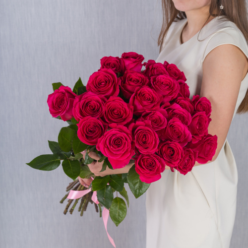 Букет из 25 розовой розы 60СМ